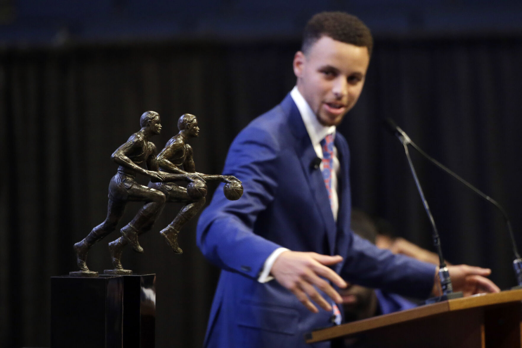 2016: Stephen Curry becomes the first unanimous NBA MVP